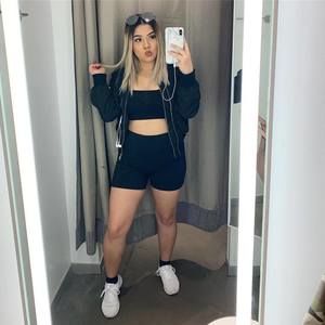 Meet your Posher, Maya